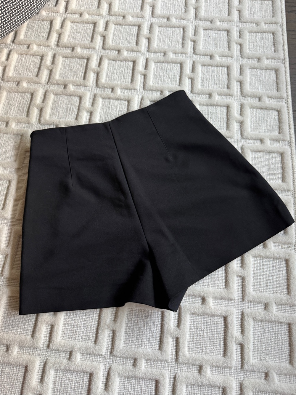 Zara Black High-Waist Tailored Shorts with Welt Pockets - Picture 2 of 4